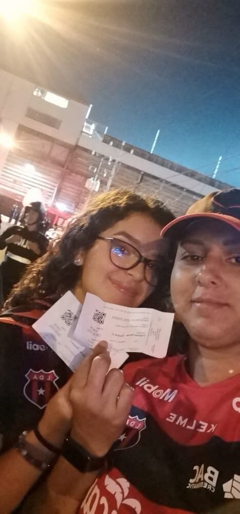 Aficionados de Alajuelense se quedaron con las ganas de ver a su equipo en vivo. Cortesía.