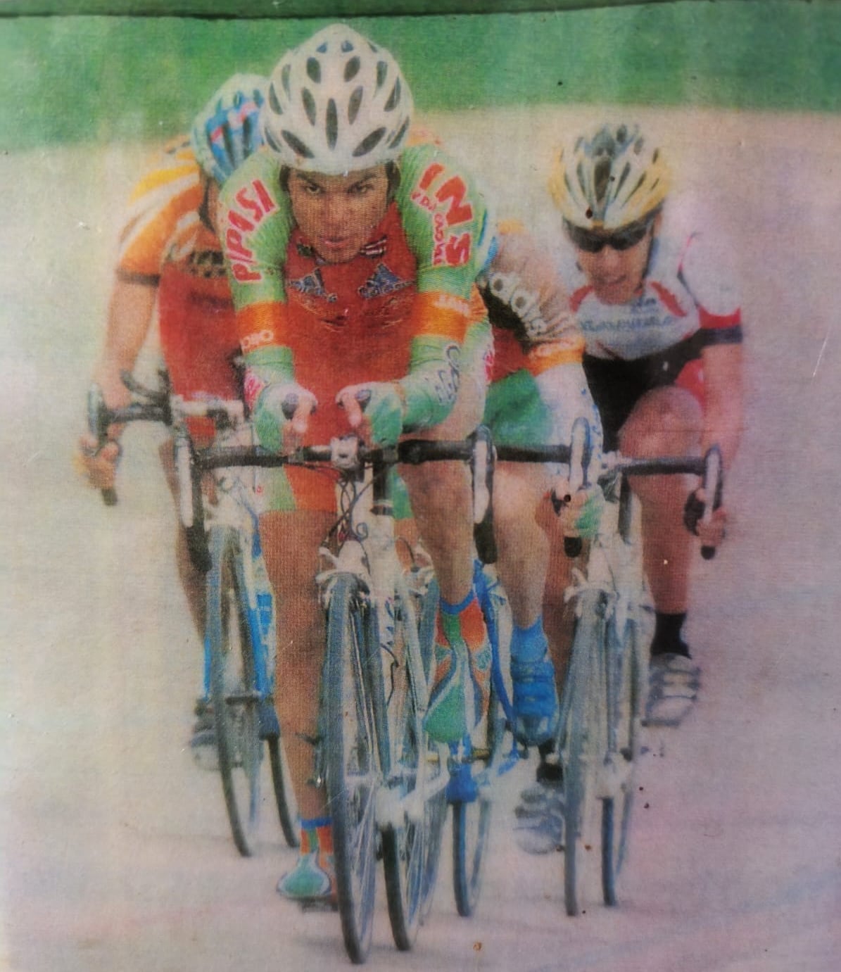 Cristian Montero Villalobos, de 21 años, era una de las grandes promesas del ciclismo costarricense, él murió cuando competía en la Vuelta de la Juventud del 2005, en Puriscal, por la imprudencia de un conductor de bus que no respetó la señal del tránsito. Foto: Lineth Villalobos para La Teja