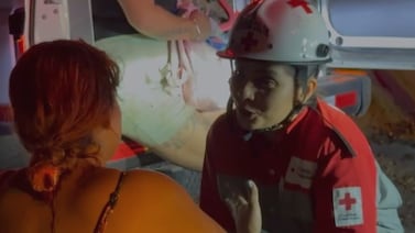 Rescatan a familia con dos niñas que se perdió en montaña en Mora