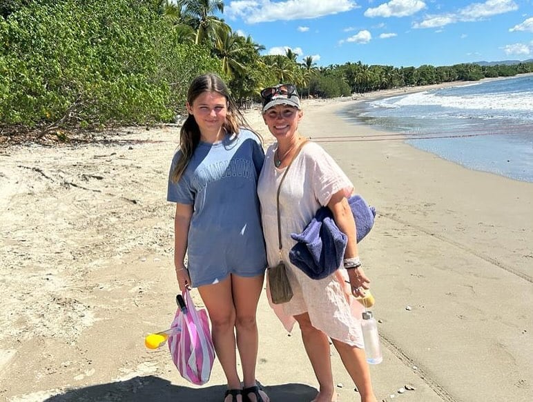 La actriz Amy Jo Johnson publicó en sus redes que está en Costa Rica 2024