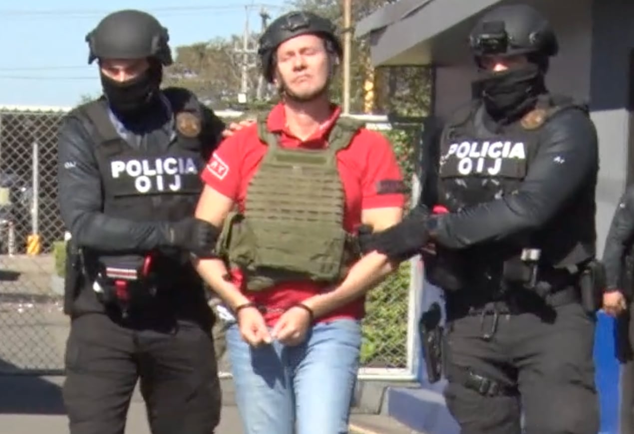 Celso Gamboa siendo extraditado a Estados Unidos.