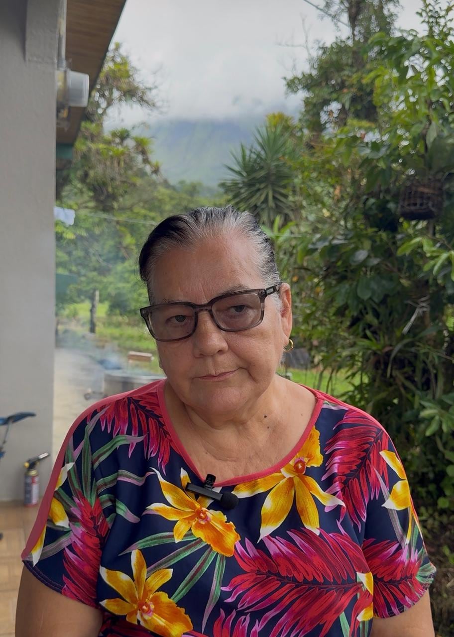 El 29 de julio de 1968, el volcán Arenal despertó con una violencia que Costa Rica jamás había visto. La familia Peñaranda Quesada revive la mañana en que su familia escapó de la erupción del volcán Arenal. n la foto, Mayra Peñaranda.