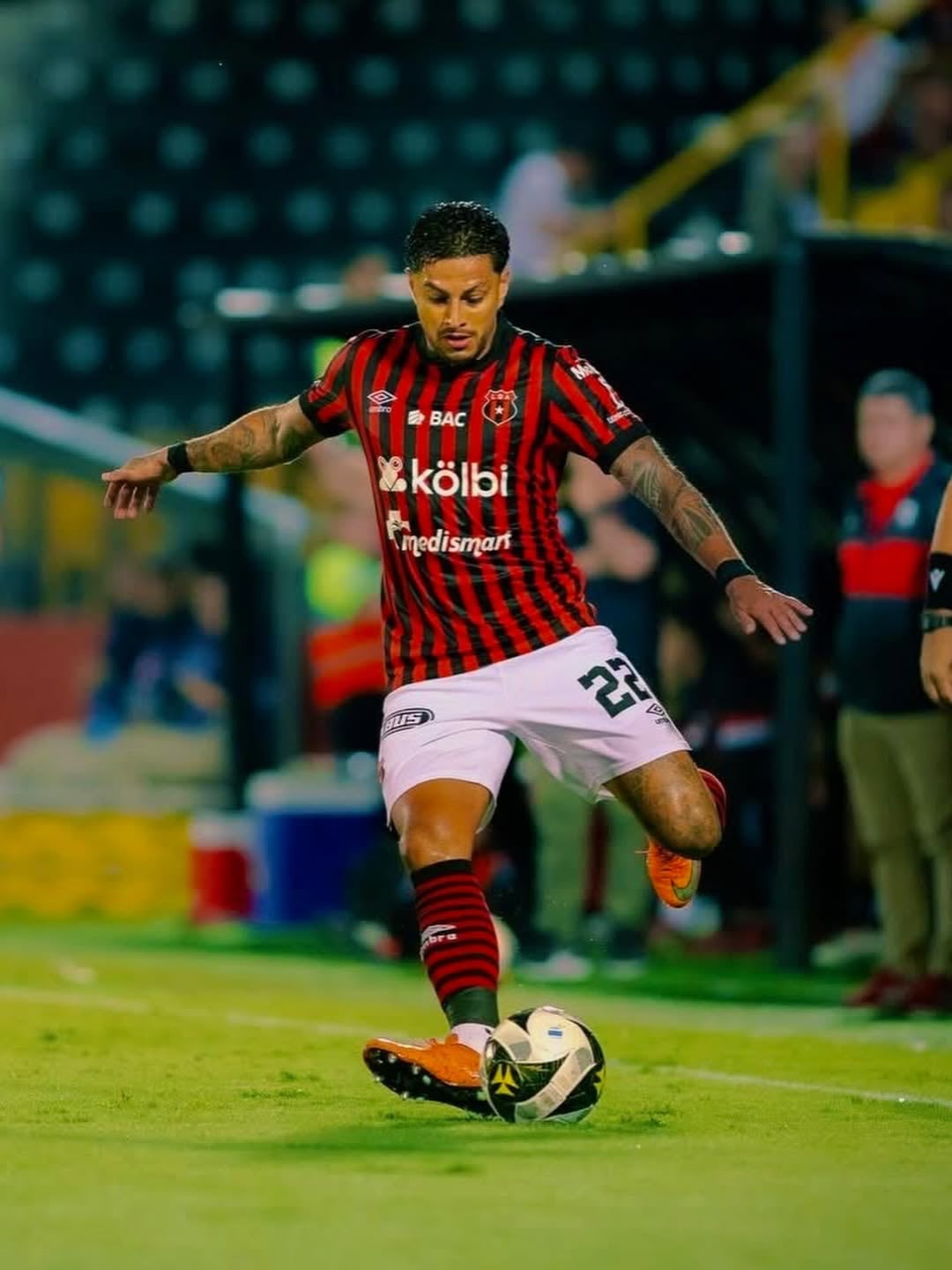 Rónald Matarrita, defensor de Alajuelense.
