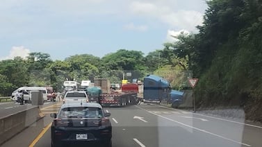 Violentísima triple colisión deja cuatro personas heridas