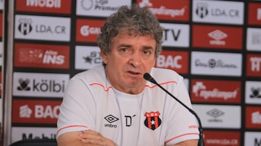 Óscar Ramírez tendrá un octubre cargado de partidos con Alajuelense