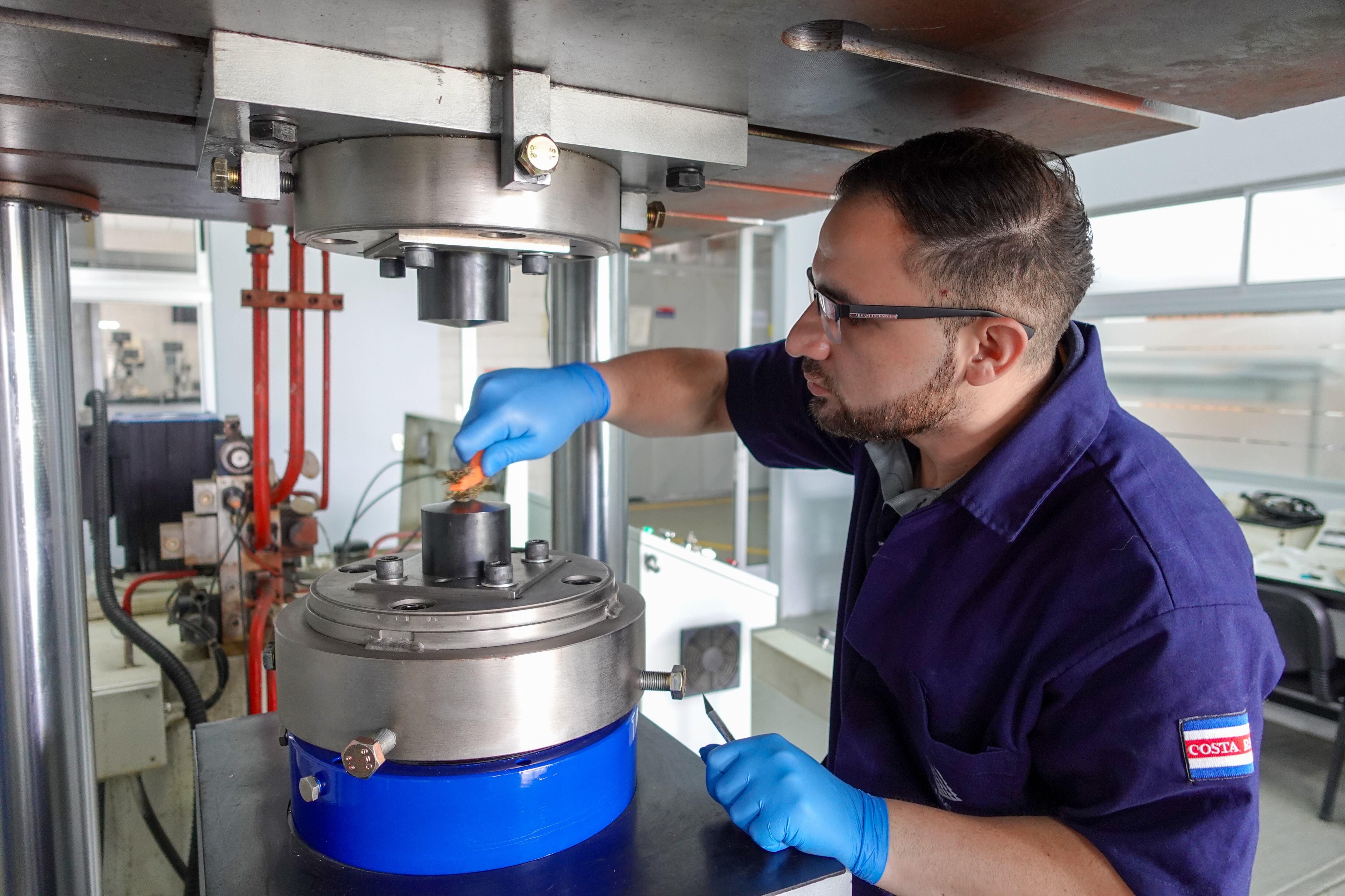 La historia actual de los autos eléctricos podría sufrir un cambio total gracias al Tecnológico de Costa Rica (TEC), quien está realizando investigaciones para convertir en realidad esa gran transformación