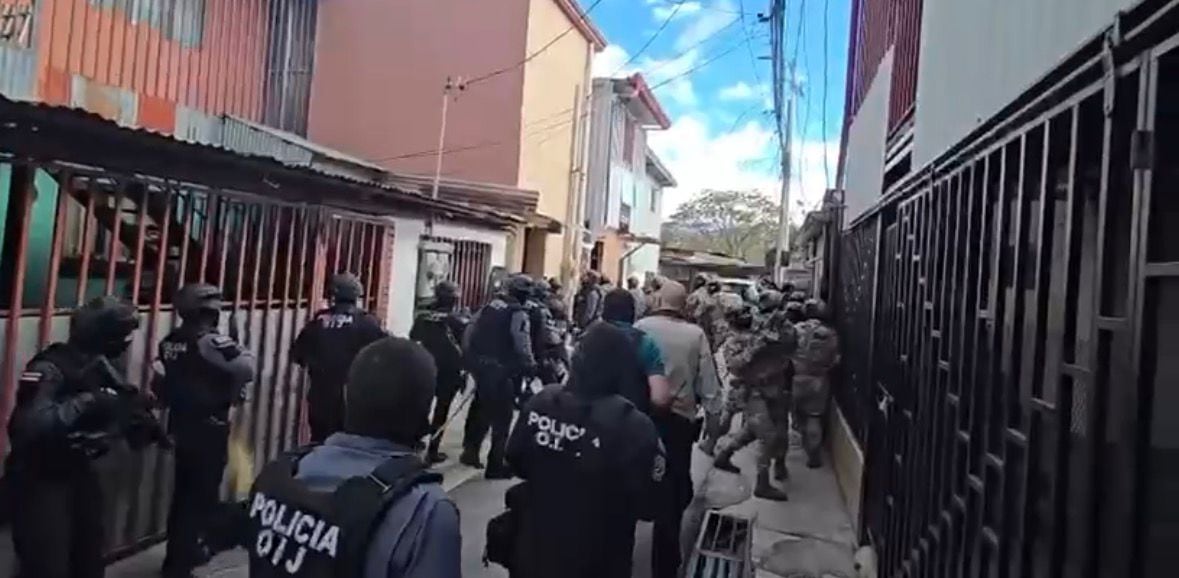 La Policía Judicial ejecutó tres allanamientos para detener a un supuesto sicario en Tirrases de Curridabat.