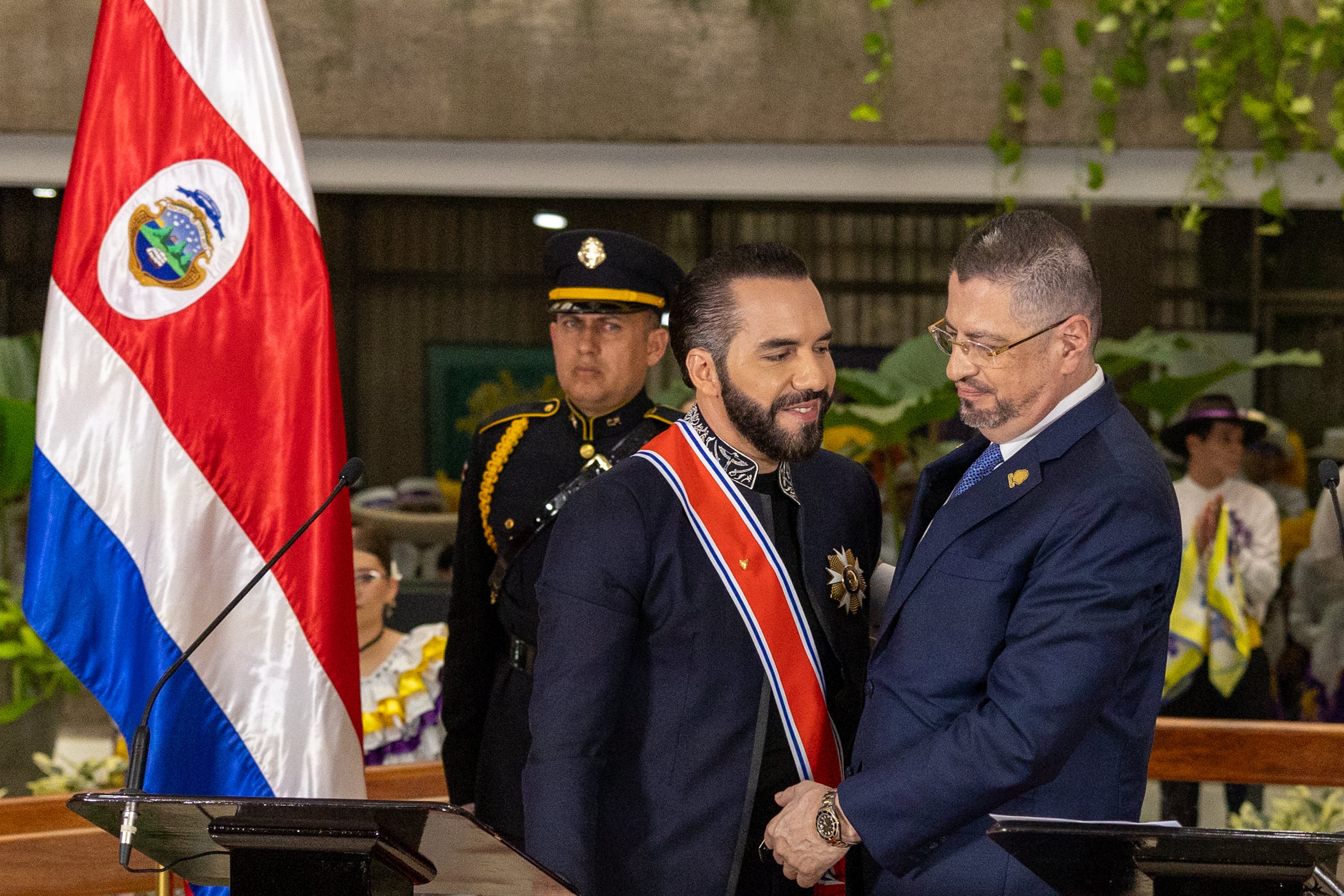11/11/2024, San José, Casa Presidencial, el presidente Rodrigo Chávez recibe en casa presidencial al presidente de El Salvador Nayib Bukele.