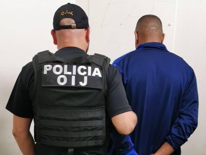 Mena fue detenido en Gravilias de Desamparados.