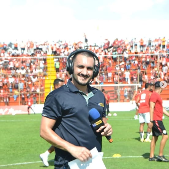 El periodista de Tigo Sports, Josué Quesada cuestionó al presidente del Saprissa, Juan Carlos Rojas. Instagram.