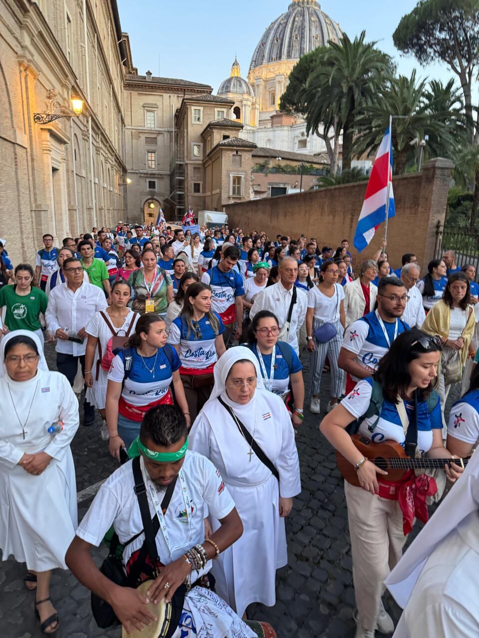 La edición 4 de la mini-romería en el Vaticano realmente fue histórica por la cantidad de ticos que participaron, más de 200, algo que en las tres ediciones anteriores no se había visto.