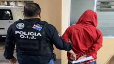 Detienen a hombre que habría tachado 7 carros en parqueos públicos