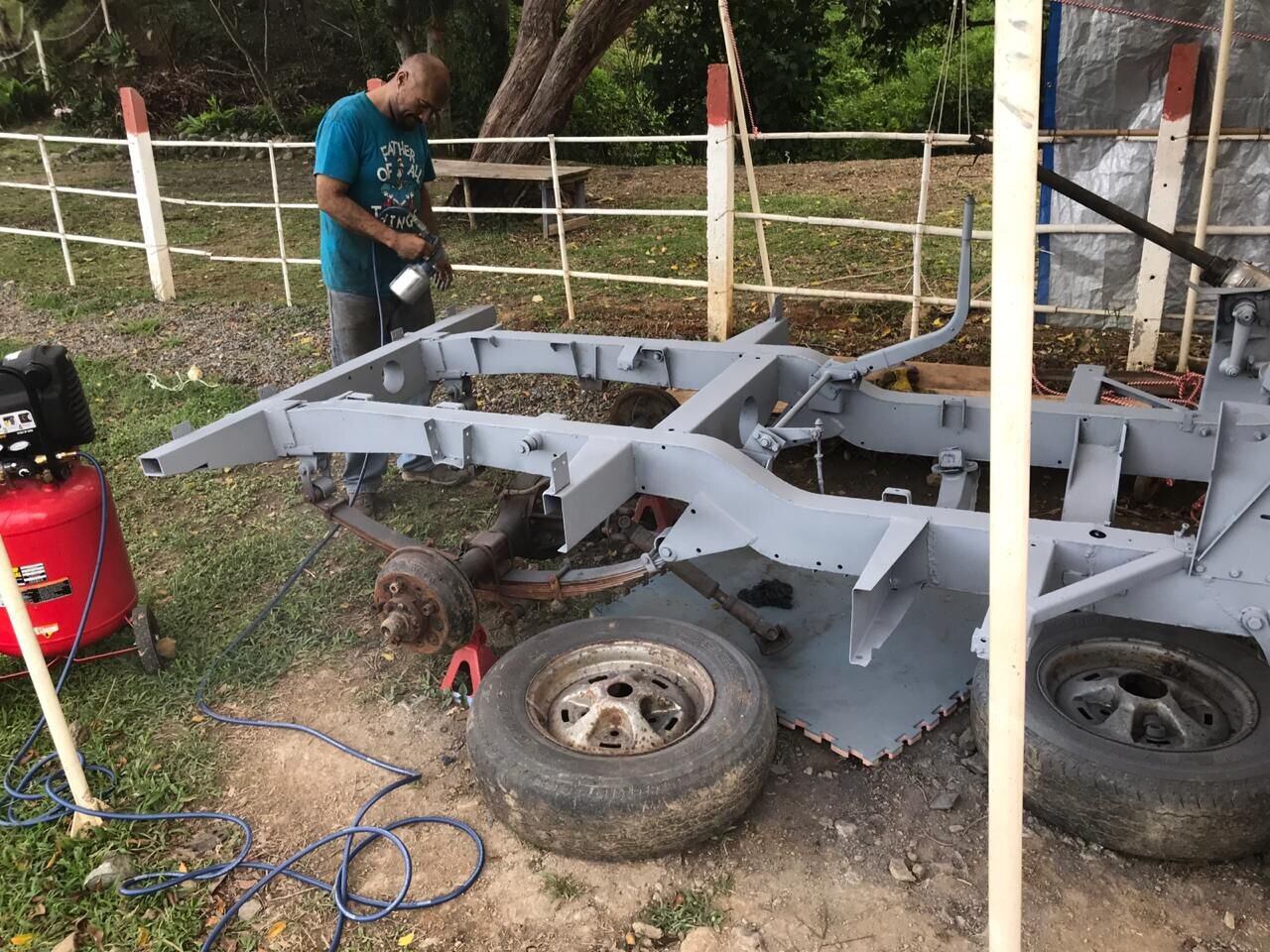 Así fue el proceso de la restauración de su Land Rover. Foto: Cortesía.