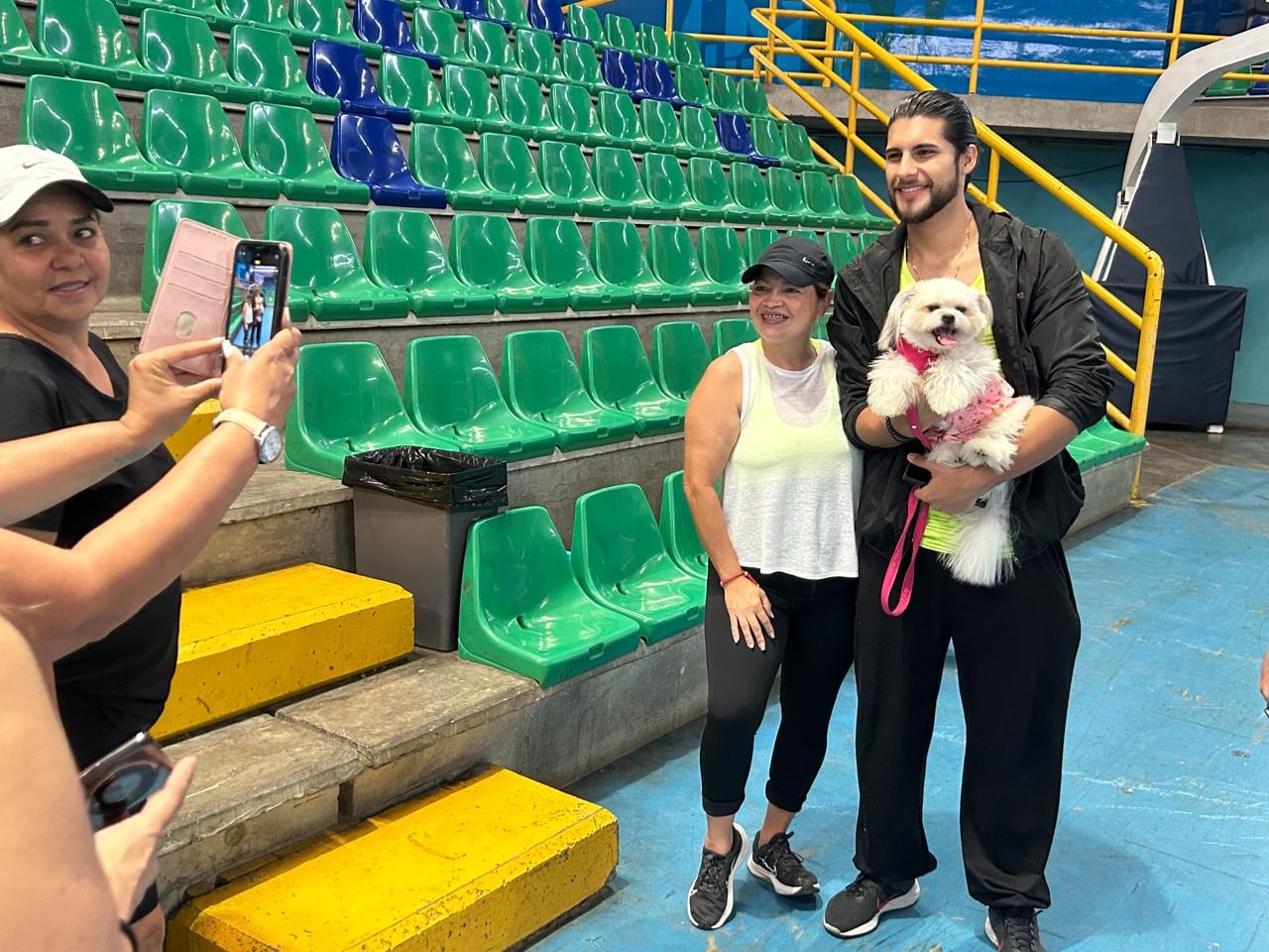 César Abarca fue una de las sensaciones en la clase de zumba de Toni Costa.