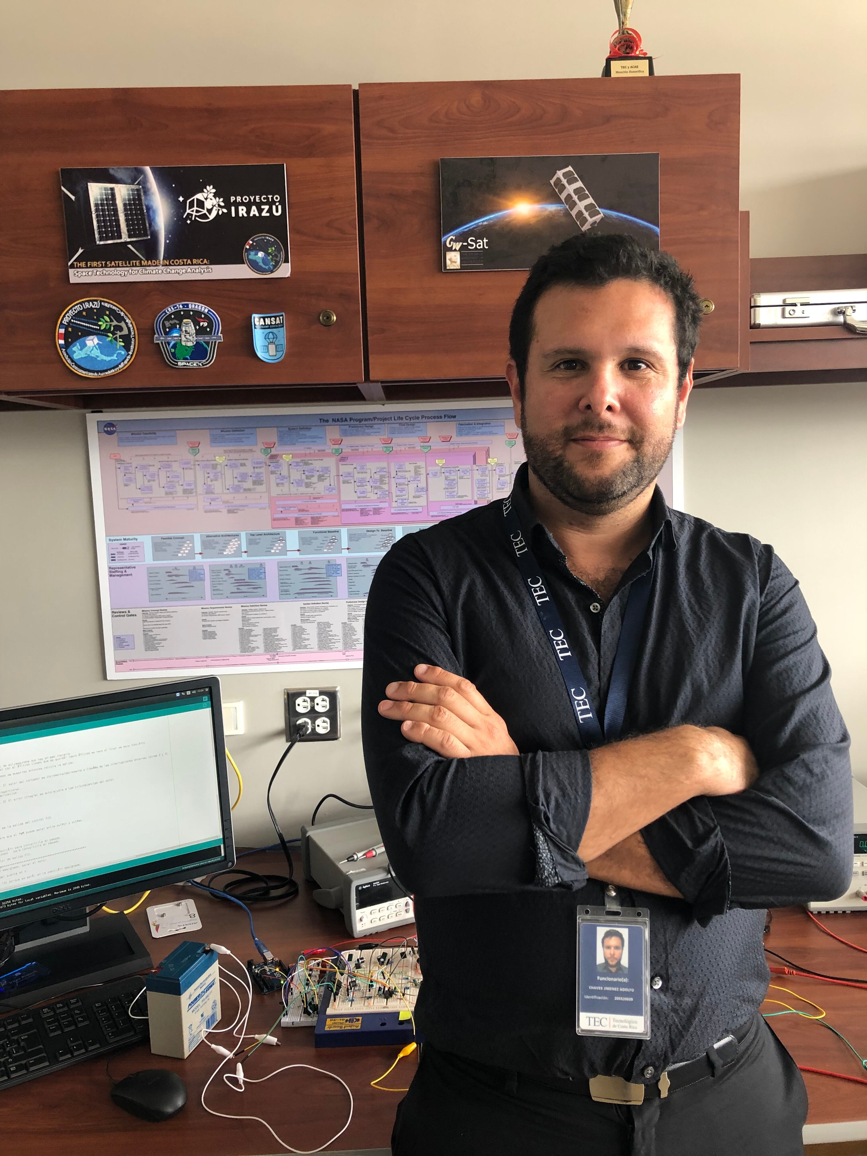 El proyecto de ley para crear la Agencia Espacial Costarricense lo creó el doctor Adolfo Chaves Jiménez del TEC y lo presentó a la Asamblea, el 8 de abril del 2019, la diputada liberacionista Aida Montiel