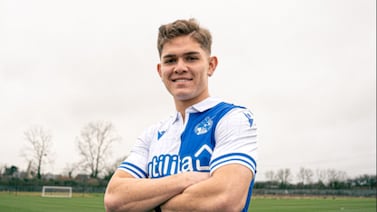 Brandon Aguilera se jaló un golazo en su debut con el Bristol Rovers