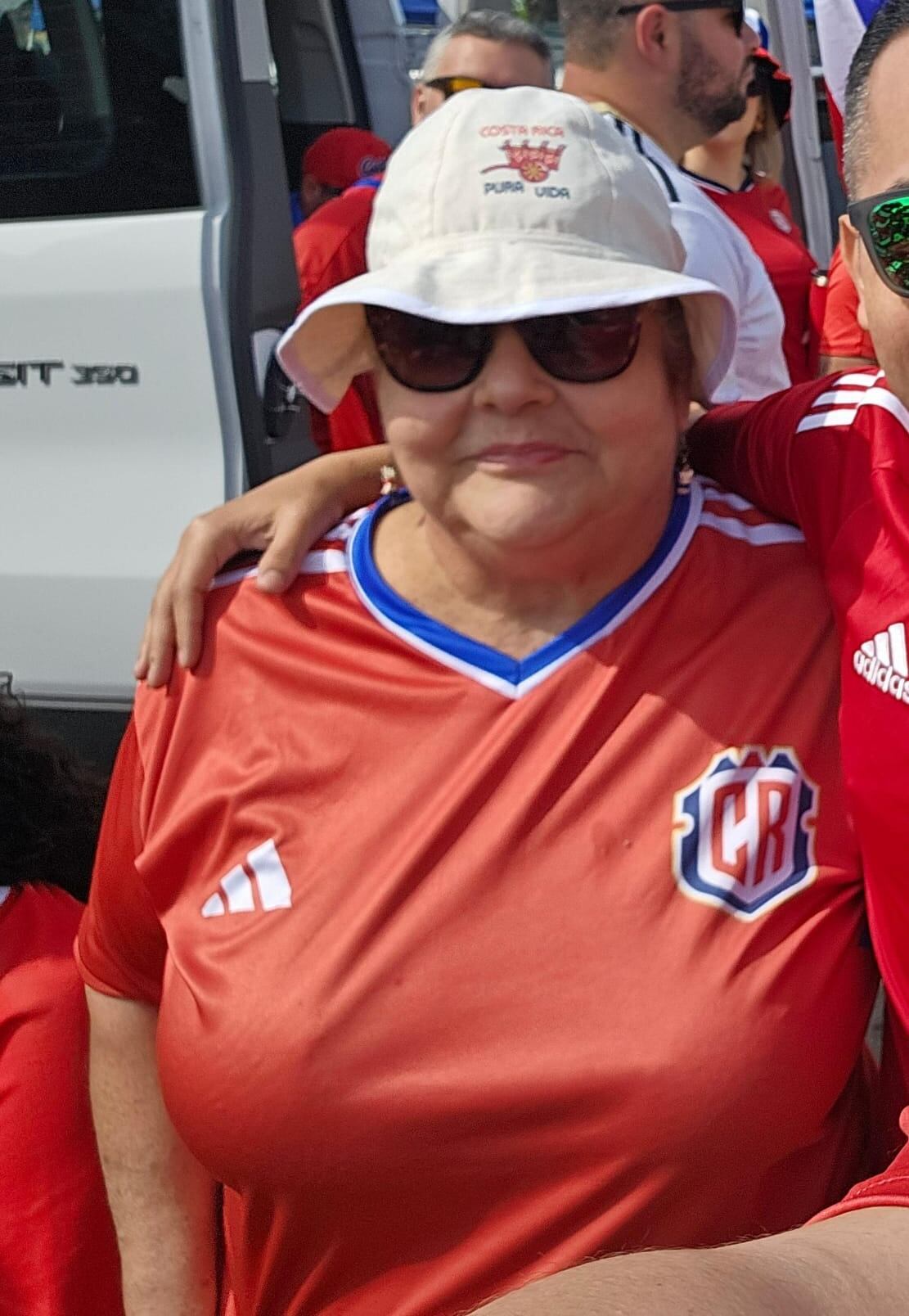 Ana Rosa Bermúdez Angulo es una tica, nacida en Nicoya, Guanacaste, que desde hace diez años se fue a vivir a Texas, Estados Unidos.