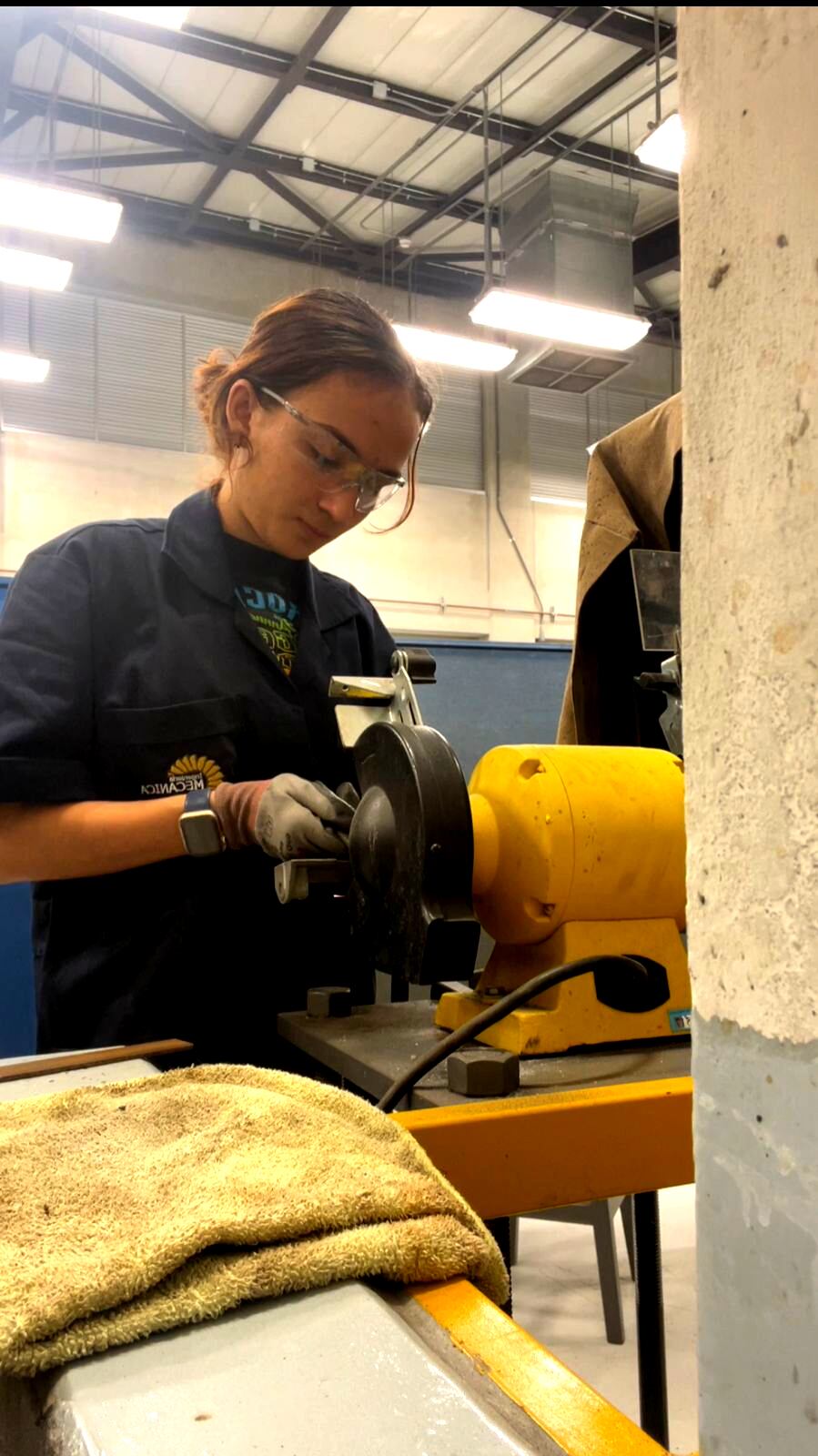 Mariana Salazar es estudiante de Ingeniería Mecánica de la UCR y busca ayuda para asistir al Congreso Internacional de Aeronáutica en Baku, Azerbaiyán.