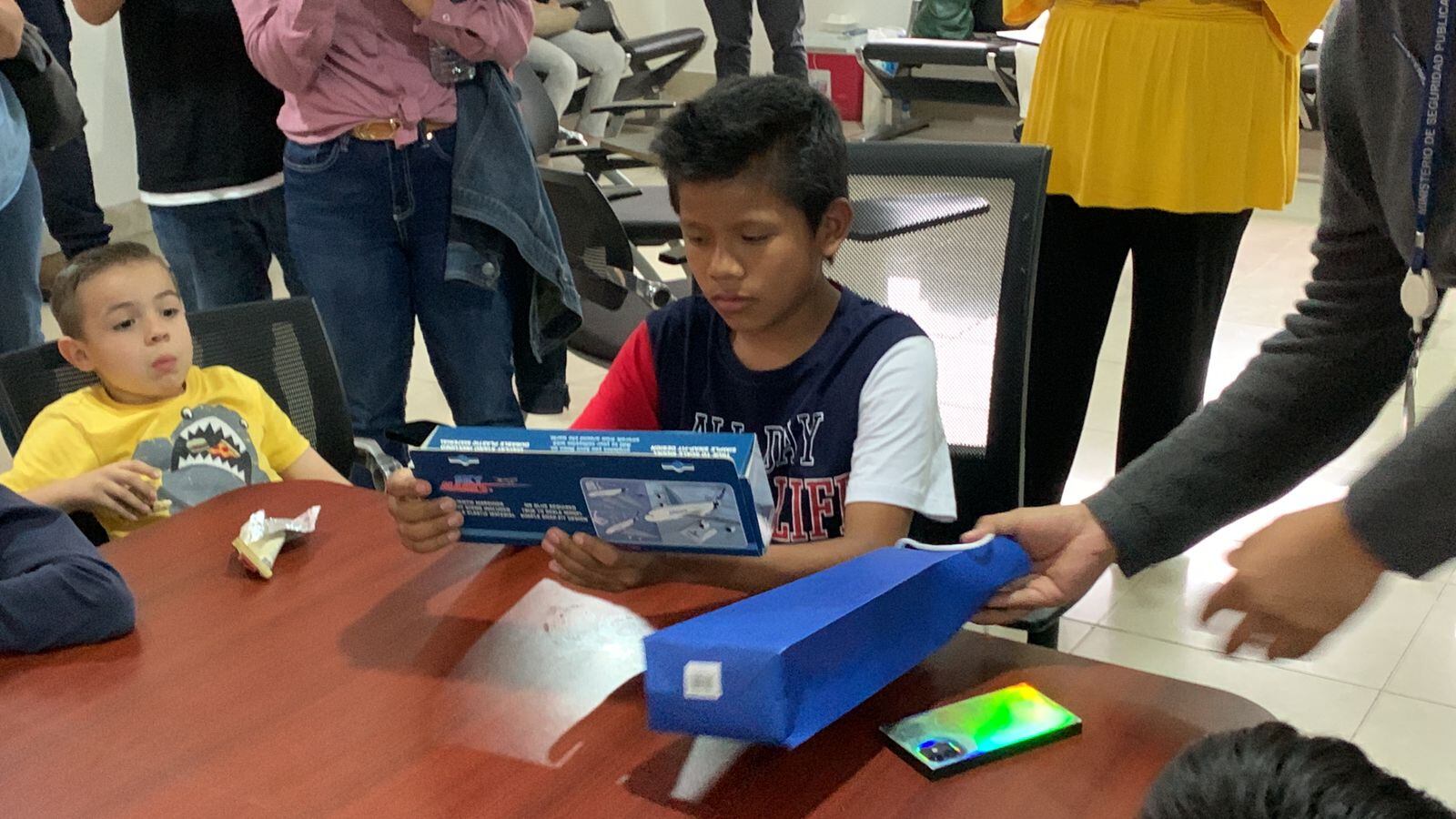 Policías cumplieron anhelo de niño que sueña ser piloto. Foto MSP.
