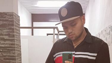 Conductor escapó luego de chocar y matar a jovencito, su novia está delicada