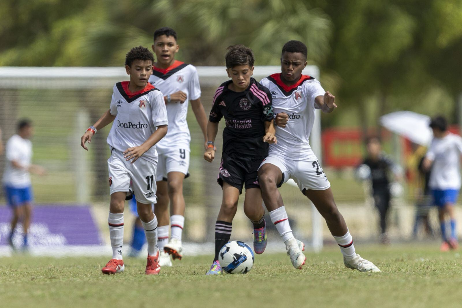 Thiago Messi, hijo de Lionel Messi enfrentó a Alajuelense