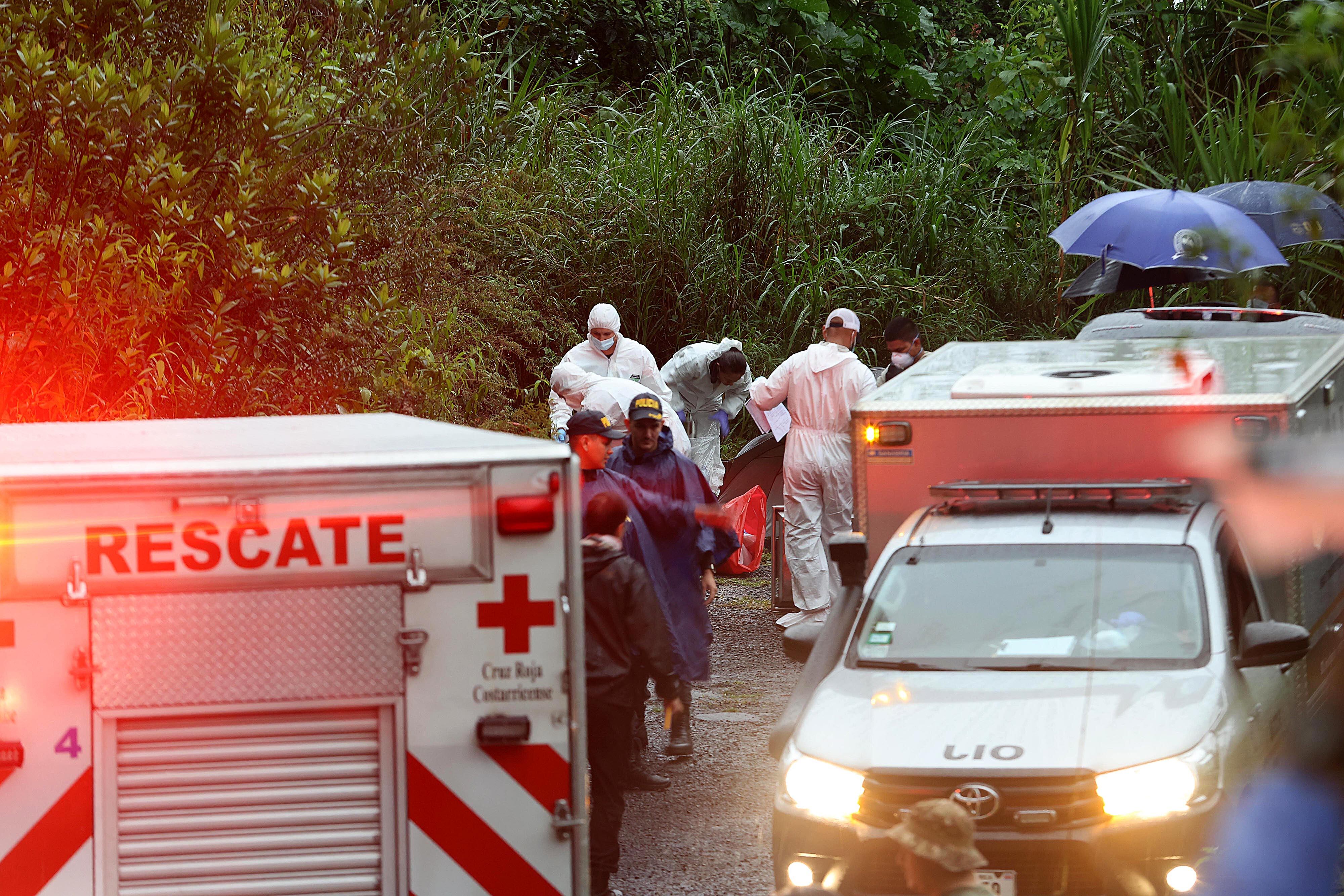 26/04/2024 Cerro Zurquí. Este viernes el OIJ confirmó el hallazgo del cuerpo de Kimberly Araya. El cuerpo de la joven madre de 33 años, quien se encontraba desaparecida desde el jueves 18 de abril, fue encontrado este viernes a la 1:45 p.m. a dos kilómetros del túnel Zurquí, luego de varias horas inspeccionando barrancos aledaños a la ruta 32. En el opertivo también participaron miembros de la Cruz Roja y de la Fuerza Pública. Foto: Rafael Pacheco Granados