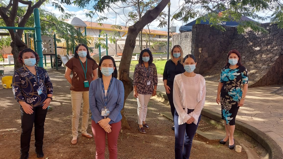 Parte del personal del departamento de sicología del hospital San Vicente de Paul en Heredia.