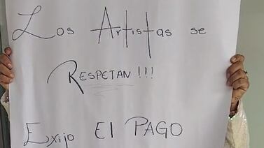 Cantante costarricense exige a cliente que le pague por su trabajo entre consignas y lágrimas