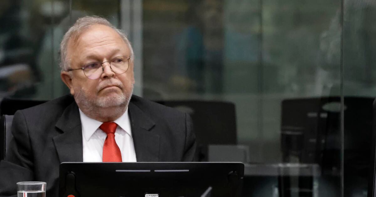 Francisco Dall'Anese censura póliza para proteger al gabinete en procesos de extradición.