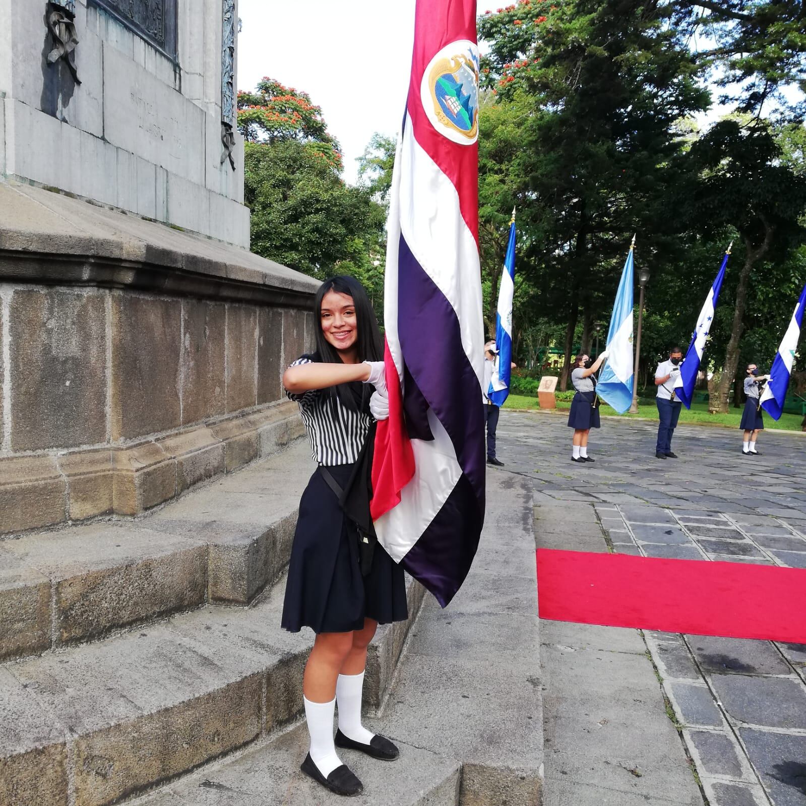 Camila Barrios Valentín, del Colegio Superior de Señoritas, estuvo en el acto del Parque Nacional el 15 de setiembre del 2021.
