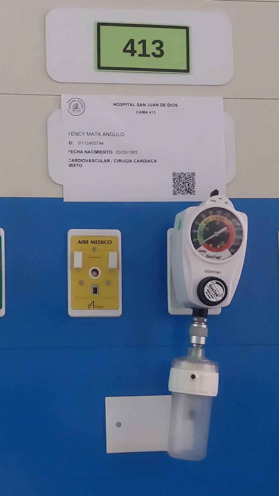 Yenci Mata Angulo llegó a trabajar normalmente a la Expomóvil del año pasado, de un pronto a otro se comenzó a sentir mal y cuando iba para el baño con la ayuda de una compañera se desmayó.