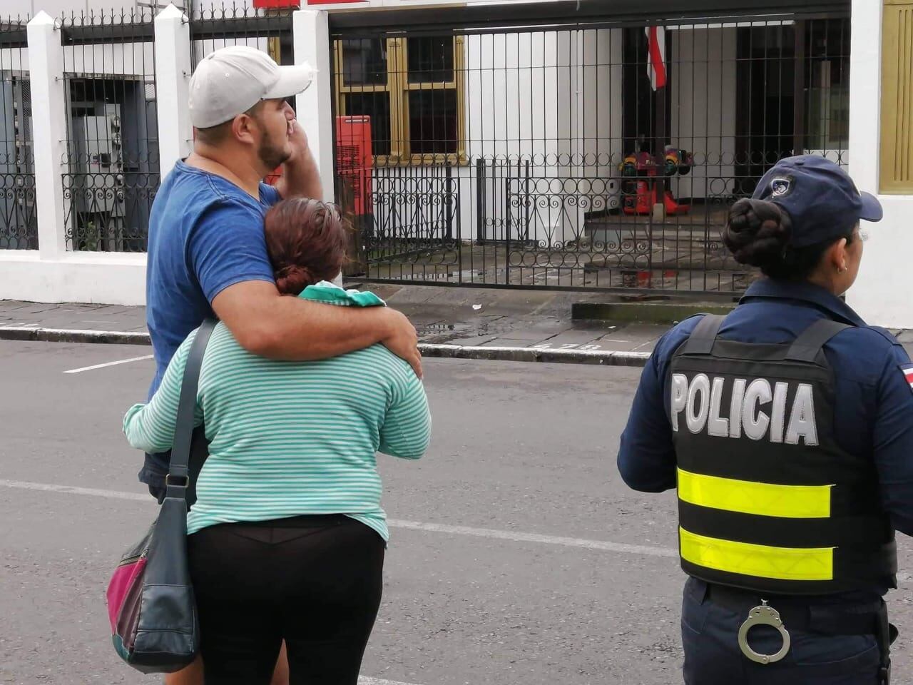 Incendio causa daños en la histórica Farmacia Central, la cual fue casa del doctor Max Peralta. Foto Keyna Calderón.