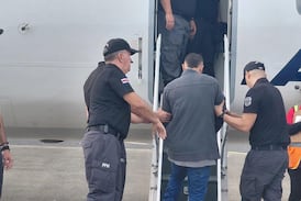 Deportan a 20 extranjeros tras cumplir condenas por drogas, robo y tentativa de homicidio