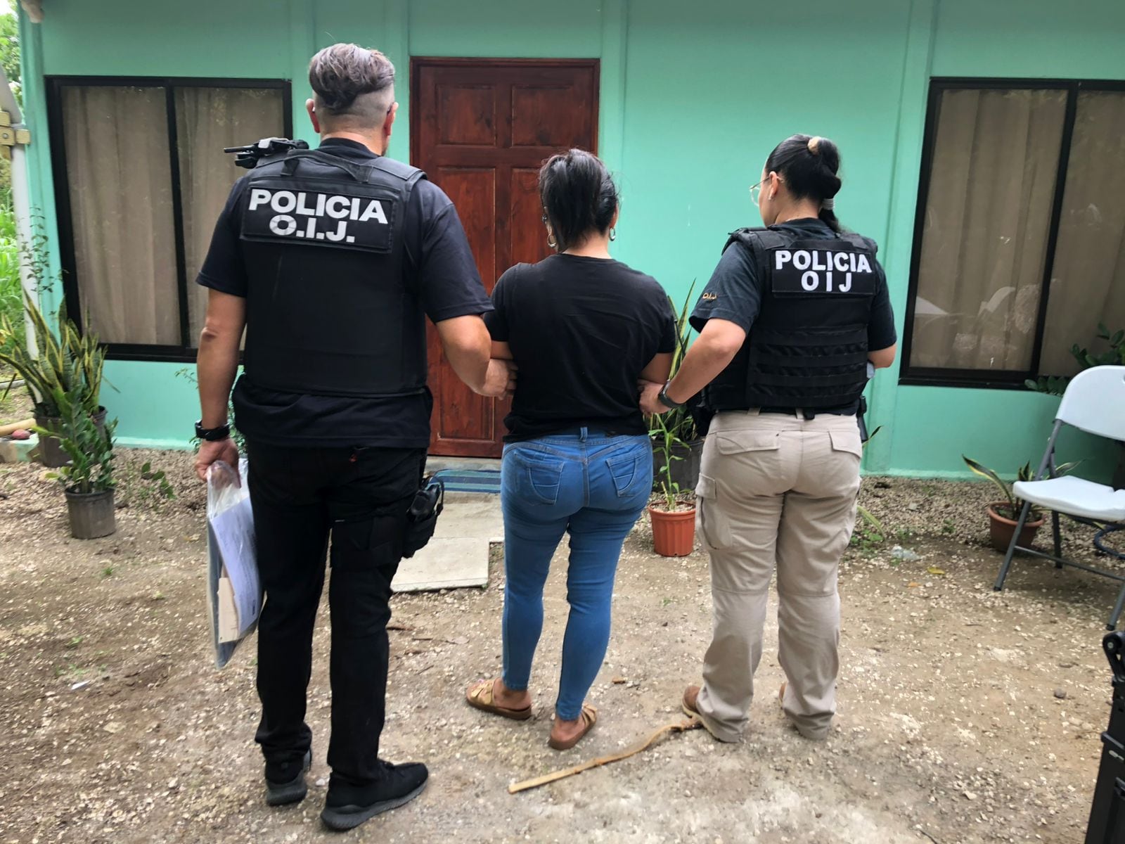 La mujer podría ser investigada por otro delito debido a lo que encontraron en su casa.