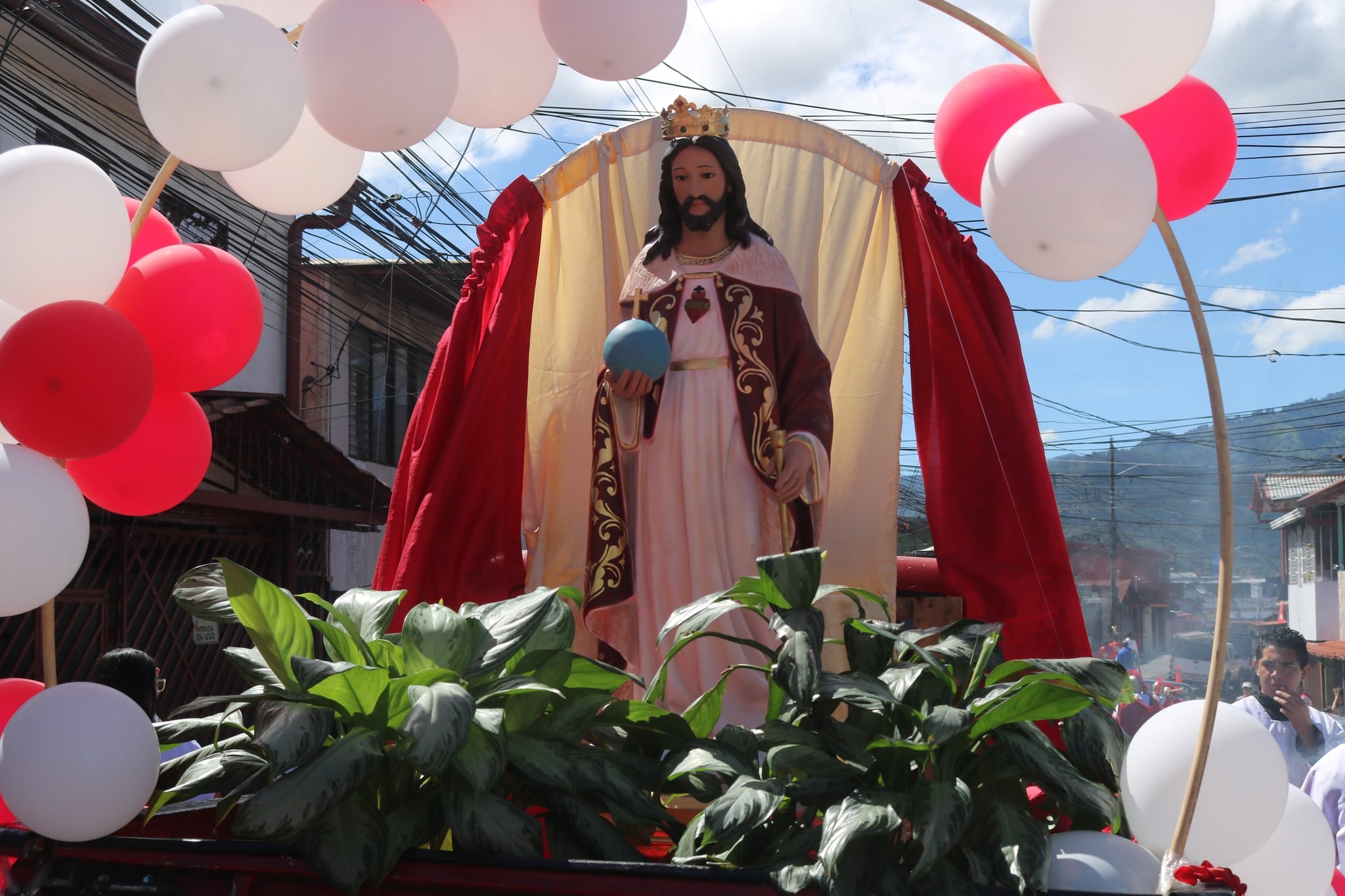 La Solemnidad de Nuestro Señor Jesucristo Rey del Universo, la celebran todos los católicos del mundo este domingo 24 de noviembre; también es conocida como la Fiesta de Cristo Rey.