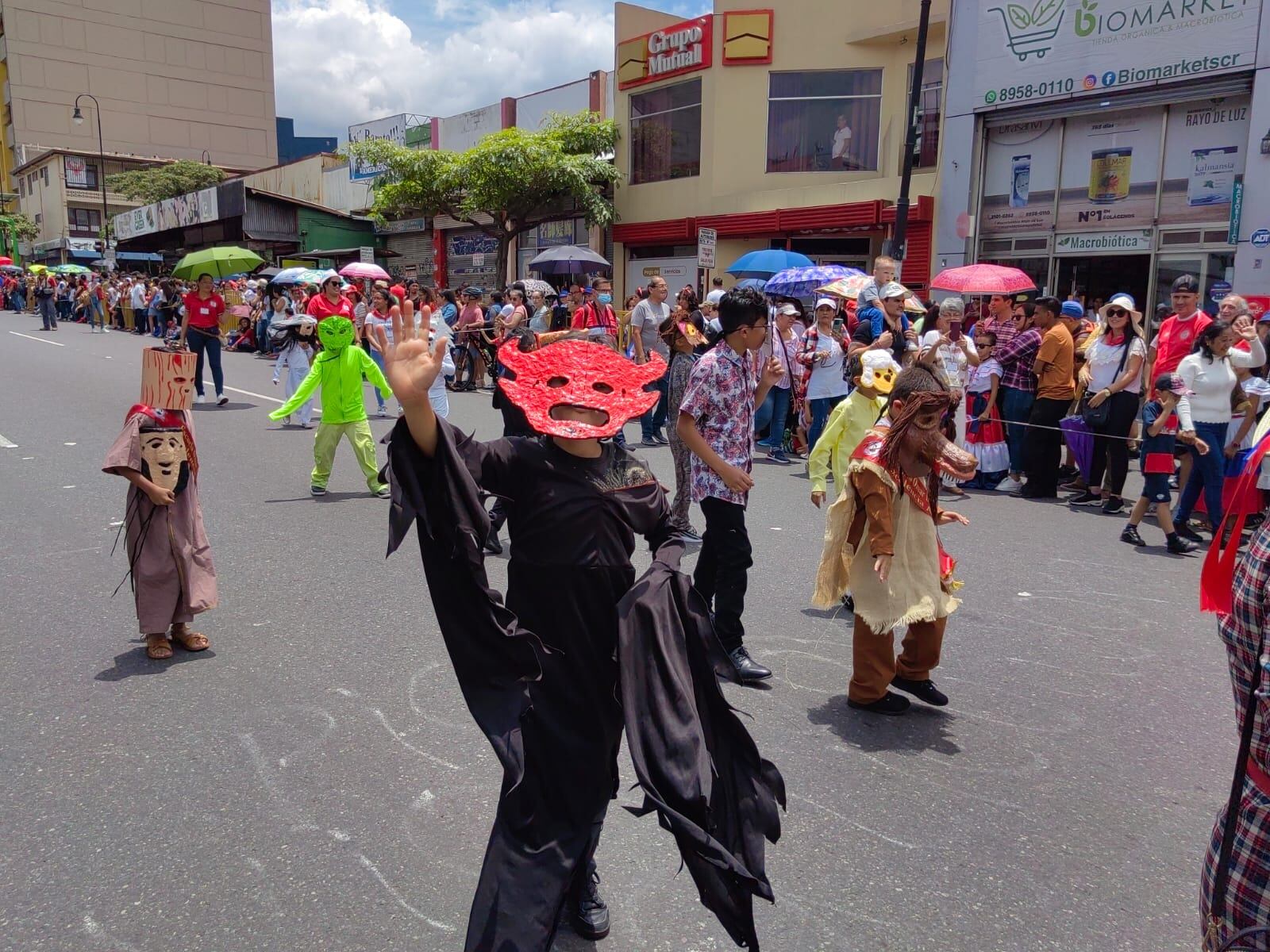 San José se vistió de blanco, azul y rojo, para celebrar con desfiles los 201 años de vida Independiente
