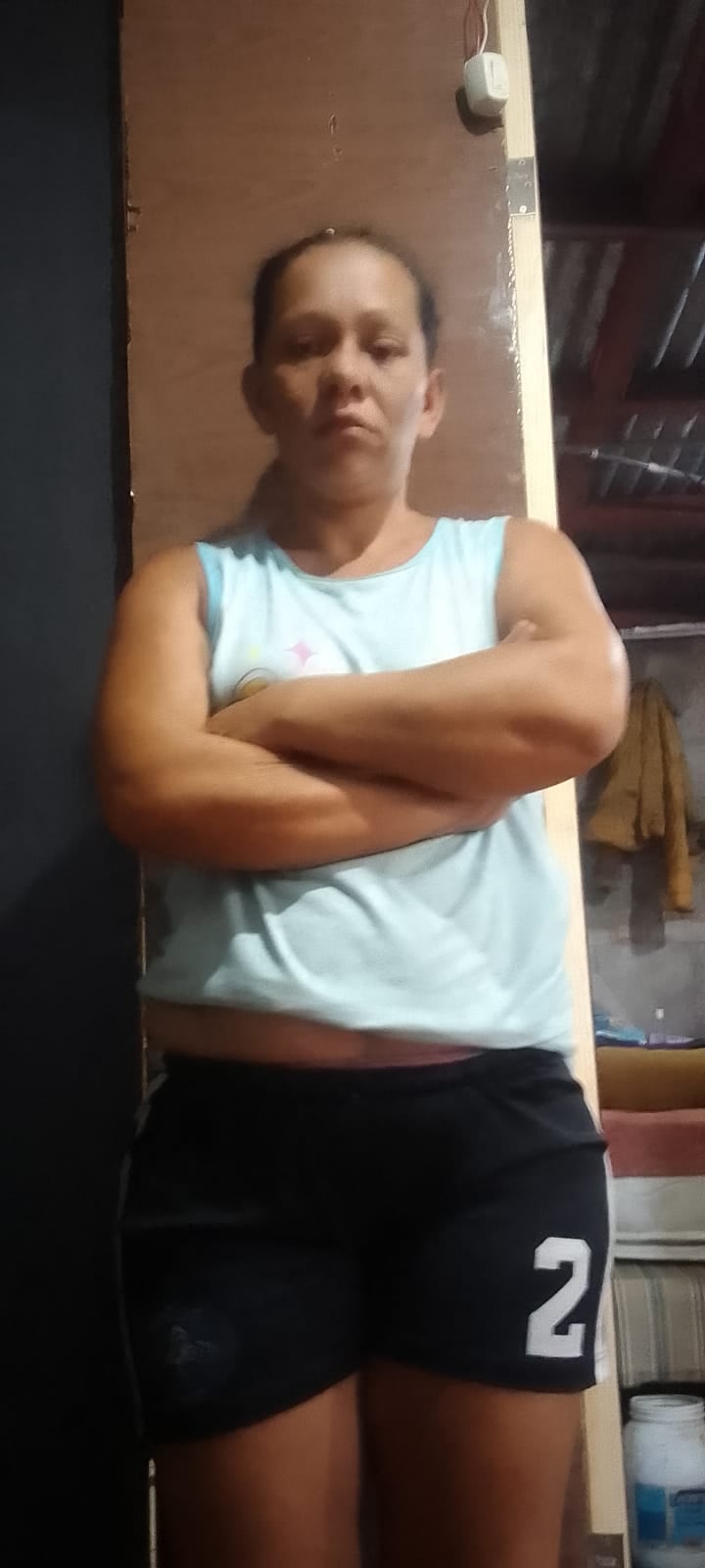 किम्बर्लीला सात मुले आहेत आणि ती त्यांना नोटबुक विकत घेऊ शकली नाही कारण तिच्या पतीला दोन झटके आले होते.