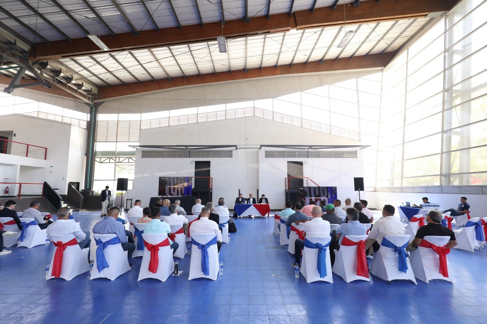 La Federación Costarricense de Fútbol realizó su asamblea en el gimnasio del Proyecto Gol.