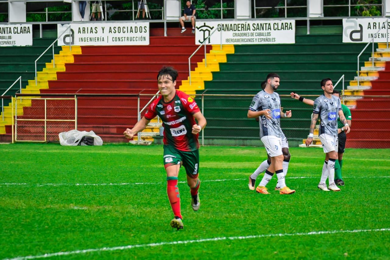Erick "Cubo" Torres marcó de penal para darle el pase a Guanacasteca ante Cartaginés, en el Torneo de Copa.