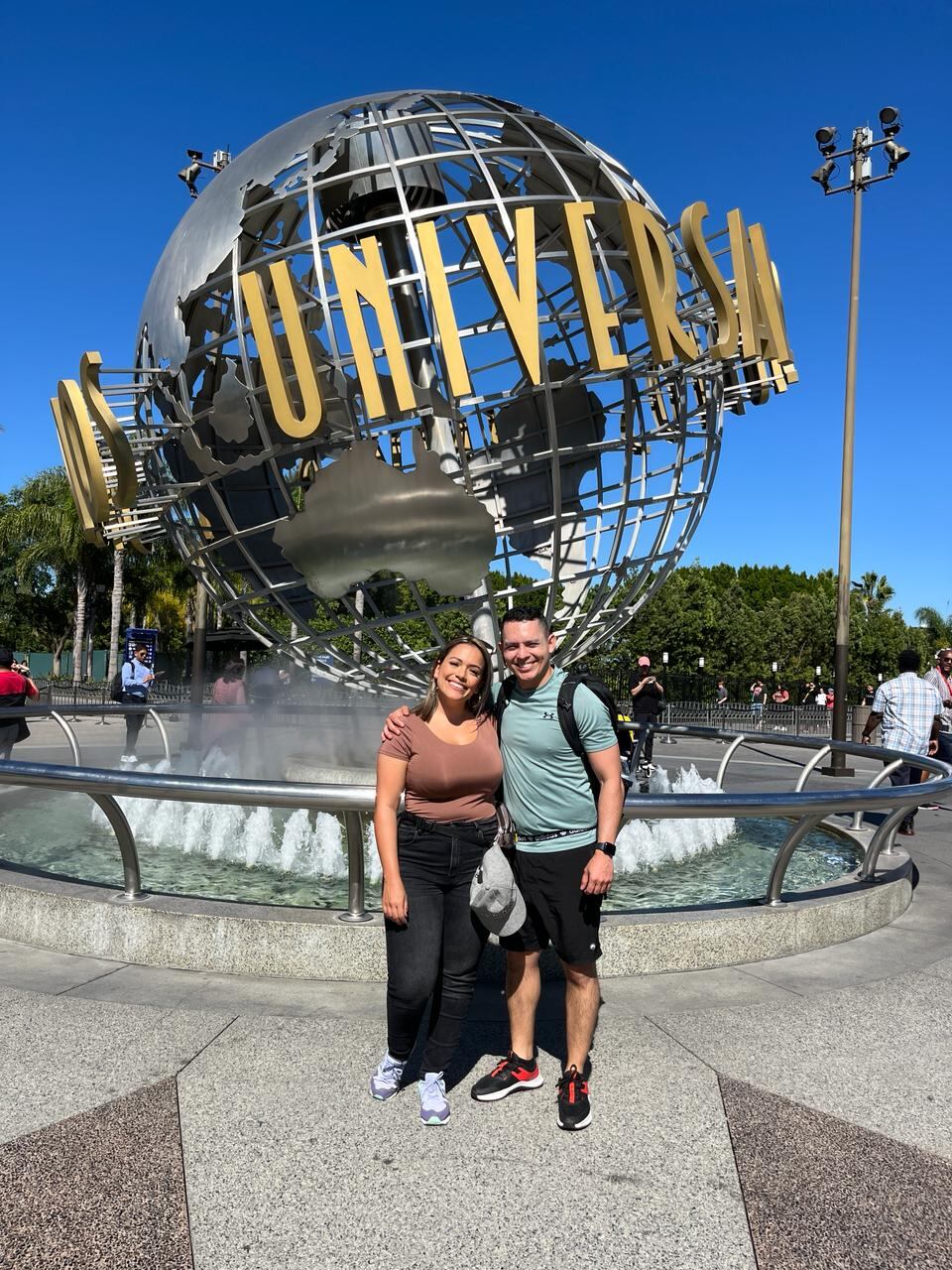 Melissa Umaña y Diego Vargas, periodistas de Repretel