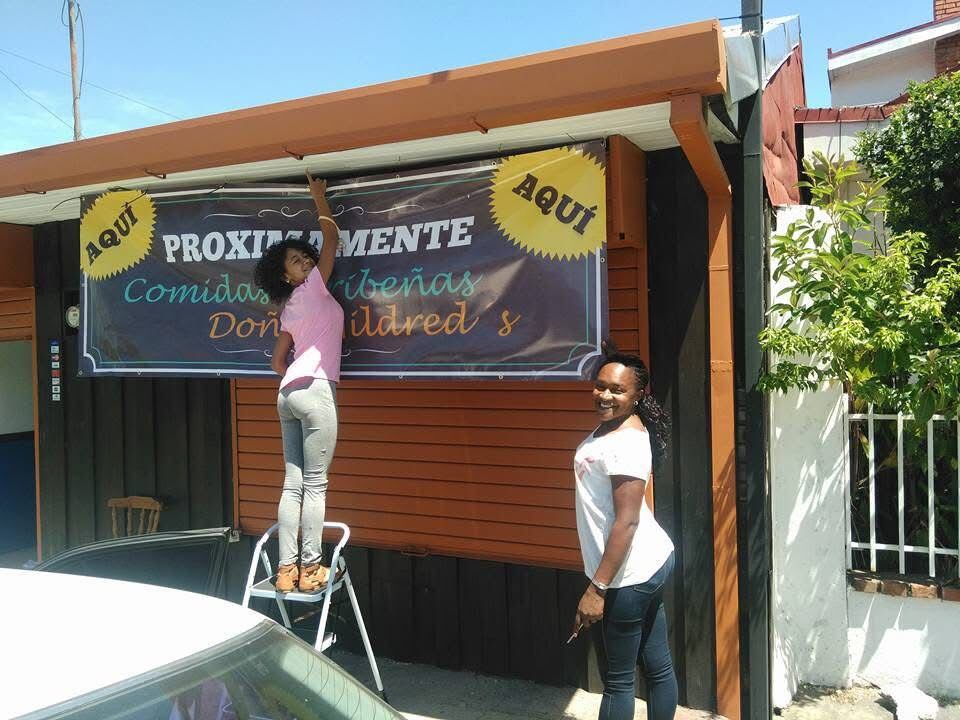 En San Joaquín de Flores, Heredia, hay un plato que está causando sensación y dejando a todo el mundo con la boca abierta. Se trata del Chifriraice, una delicia nacida en Comidas Caribeñas Doña Mildred’s, el restaurante de Mildred Ivonne Blackwood Belgrave y su familia.