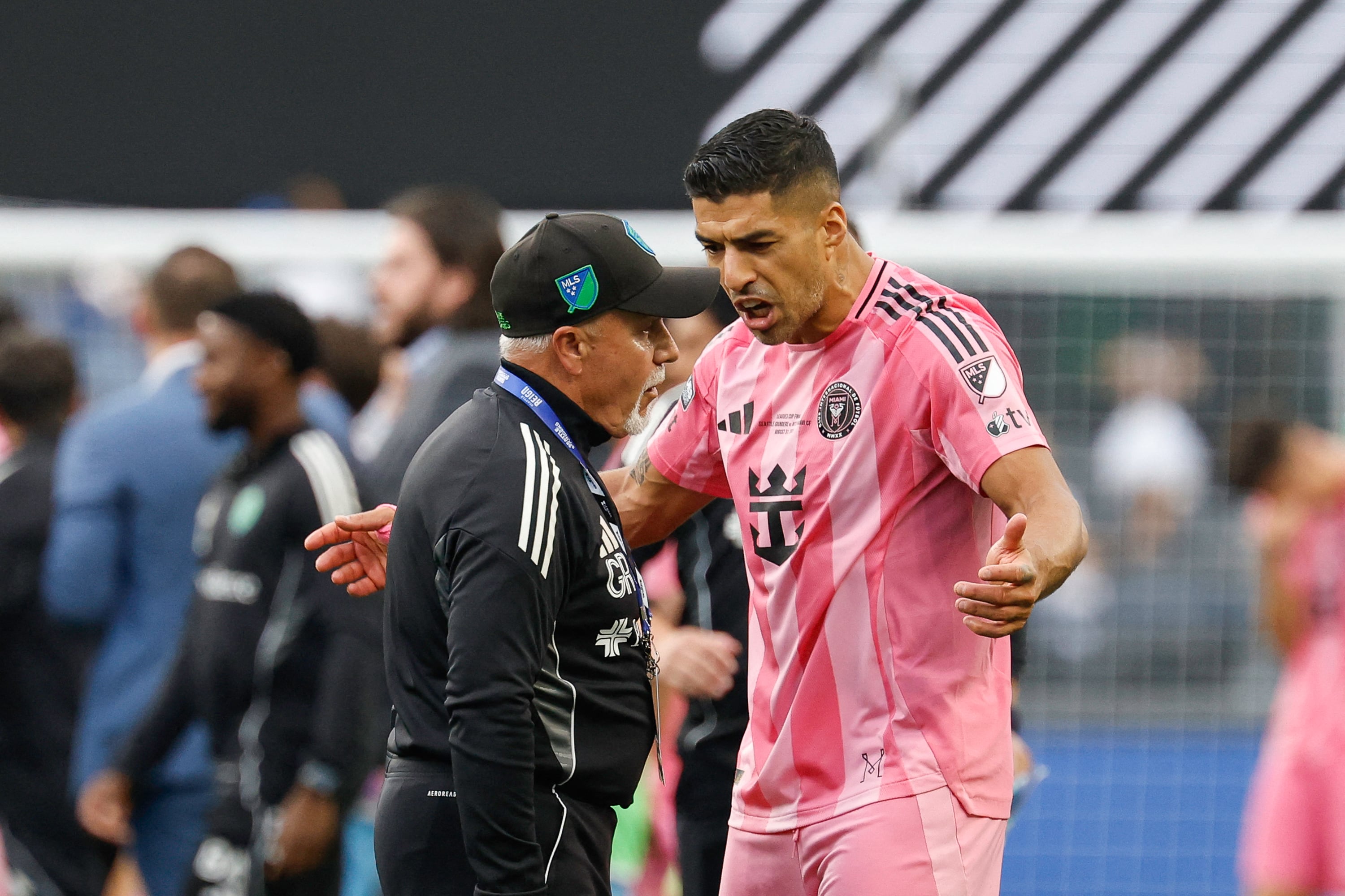 Luis Suárez perdió la cabeza, una vez más. Y recibió un castigo.