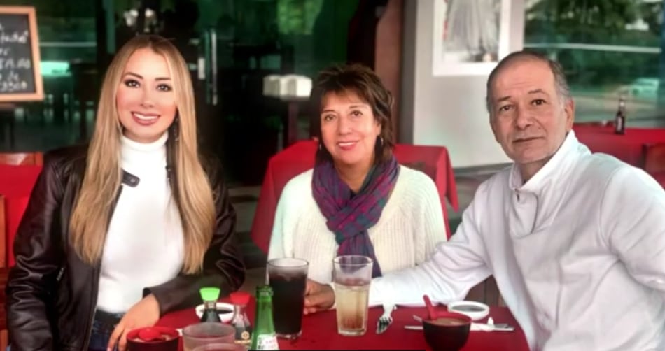 Elena Correa junto a sus papás