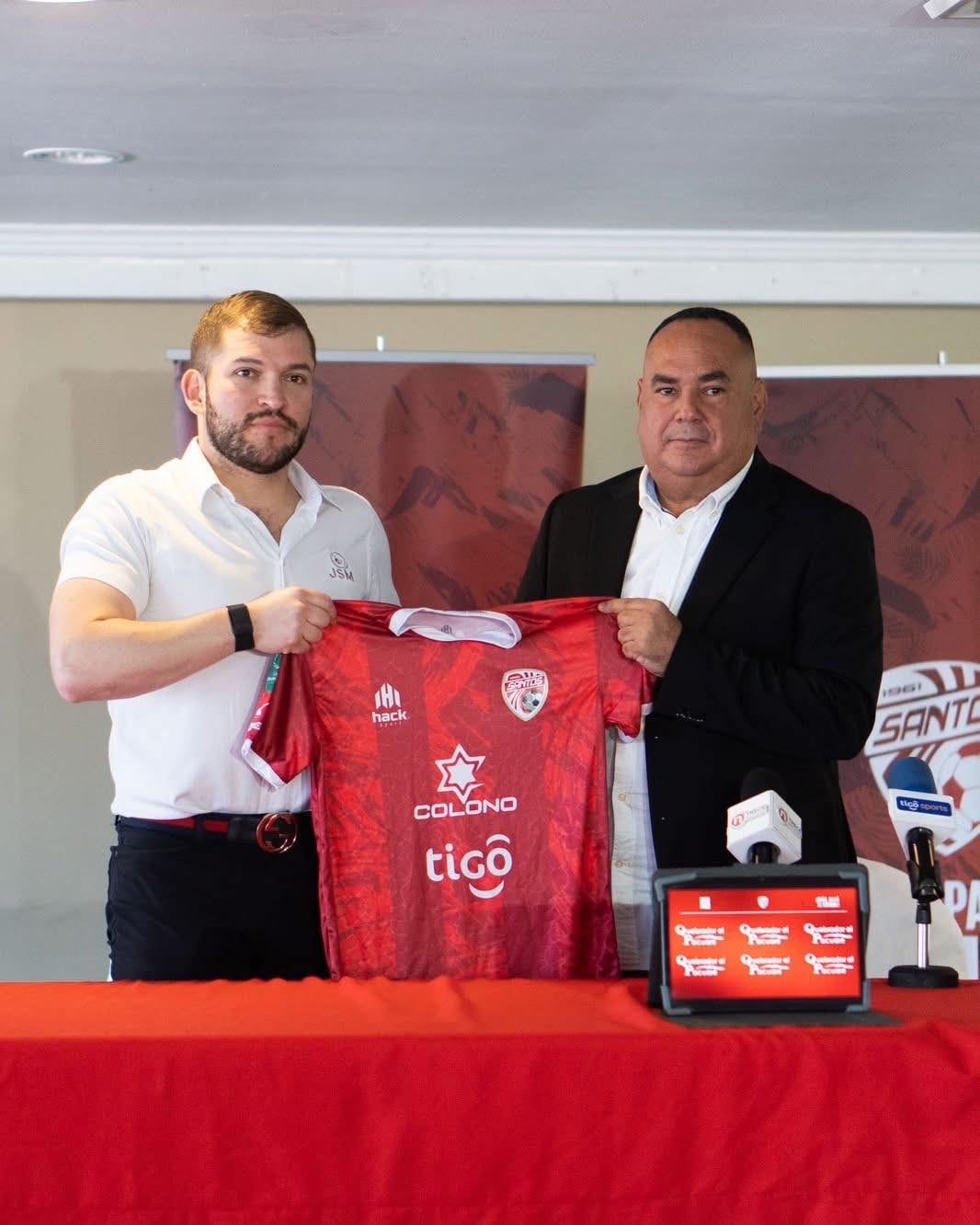 Jorge Solano dice que sigue siendo presidente del Santos y afirmó que no se han hecho cambios ocultos en el club. Prensa Santos.