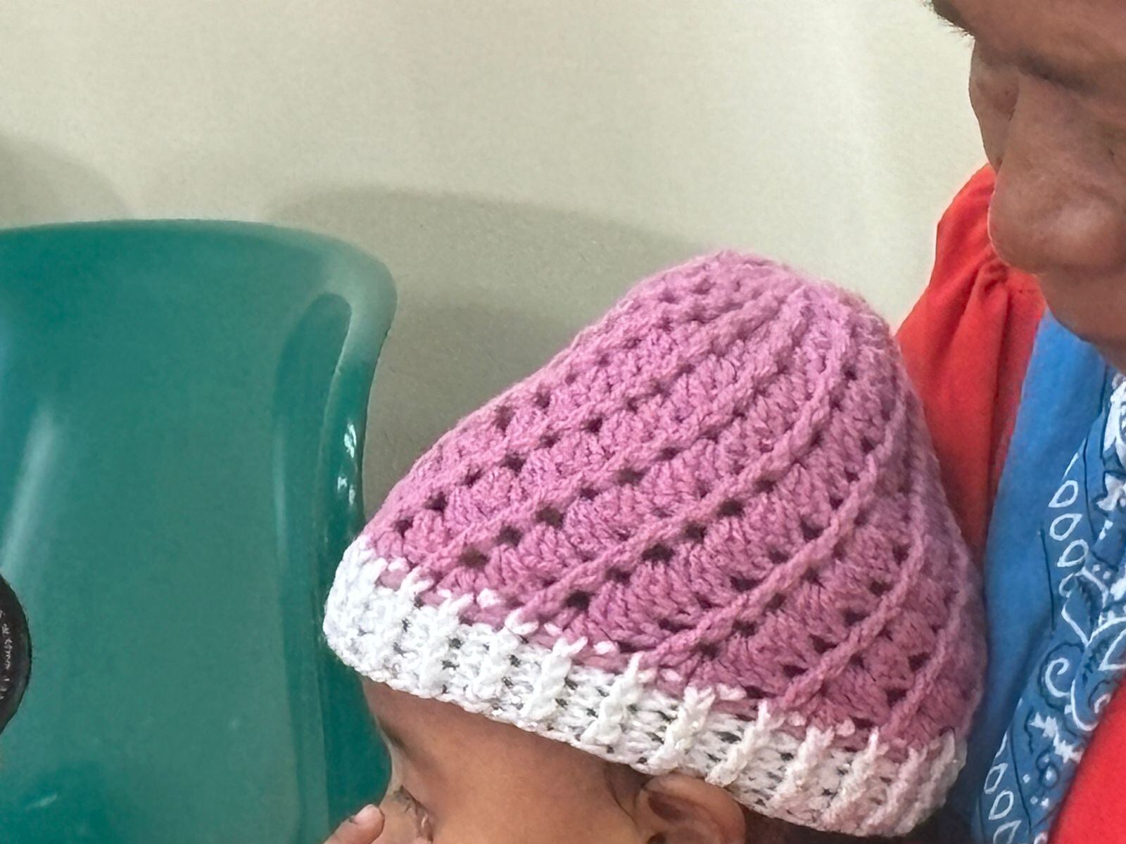 Confirma Cáritas Arquidiocesana que entregó, el pasado miércoles 5 de junio, 460 gorritos tejidos a la Unidad de Cardiología del Hospital Nacional de Niños, como el fruto de la campaña “Caridad Entretejida” que se mantuvo activa entre el 16 de marzo al 22 de abril. La donación también incluye 98 pares de botas tejidas.