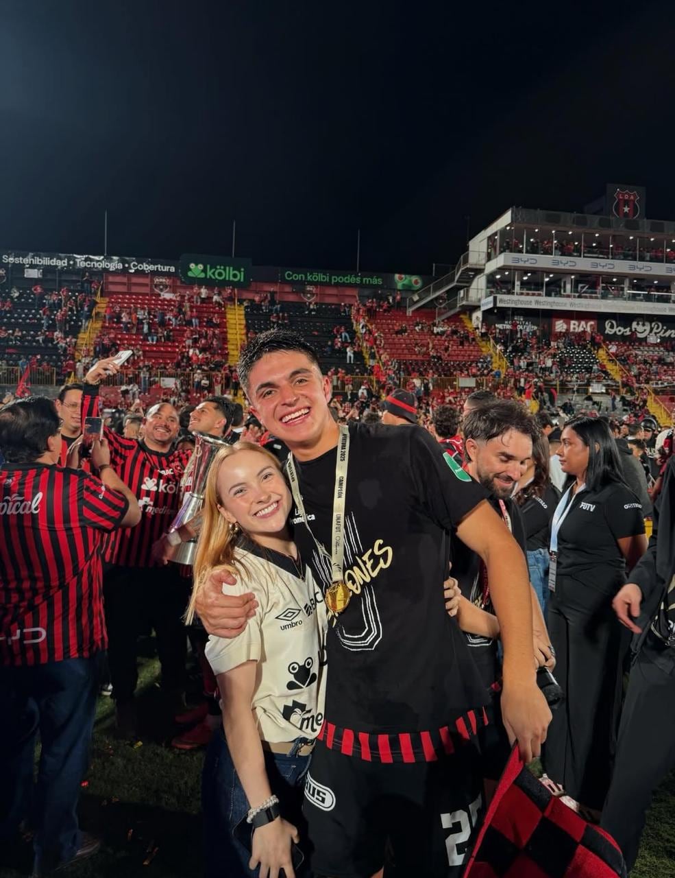 Anita Freer compartió esta fotografía junto al mensaje.