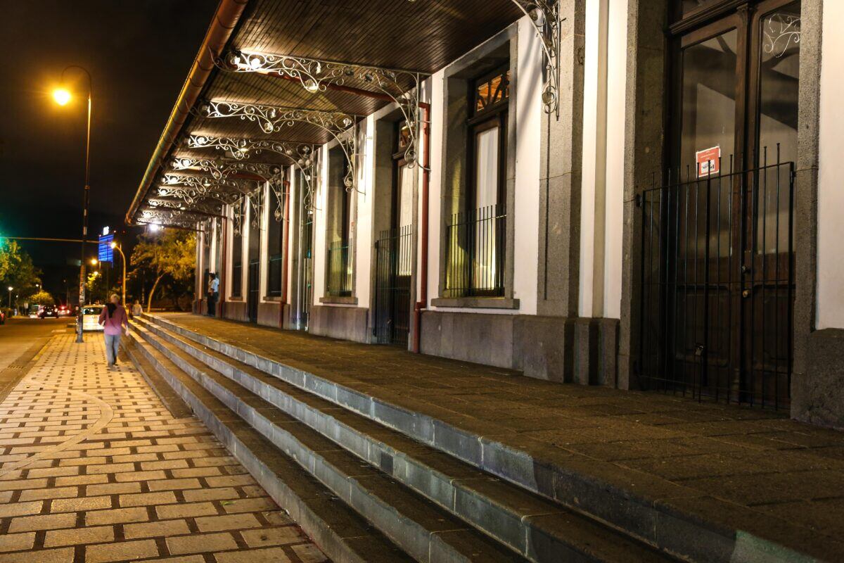 En una nota enviada Victor Solís, gerente general de la Compañía Nacional de Fuerza y Luz (CNFL), el alcalde de San José Johnny Araya pide varias ayudas para mejorar la iluminación de ciertos sectores de Chepe