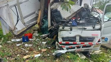 Impresionantes fotos muestran el aterrador accidente que cobró la vida de camionero en Orotina