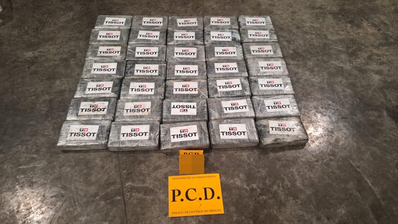 Los 105 paquetes de cocaína iban repartidos en tres contenedores. Foto MSP.
