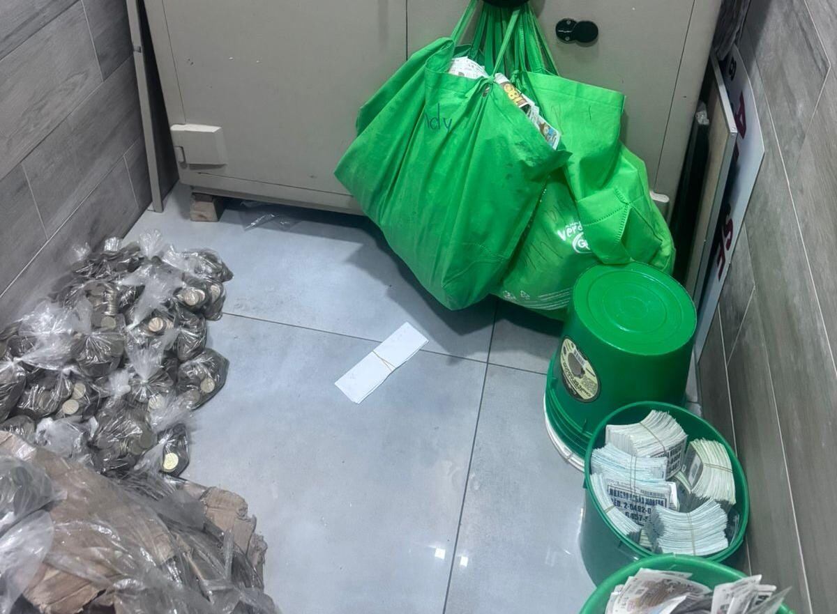 Al menos tres funcionarios estarían ligados con la supuesta organización que lavaba dinero mediante ventas de lotería. Foto: OIJ